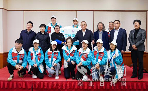 韩红爱心团队回访武汉助力湖北医务社工体系建设