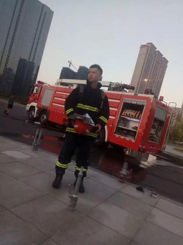 消防员全身结冰照片感动全国!他却最怕父母看见