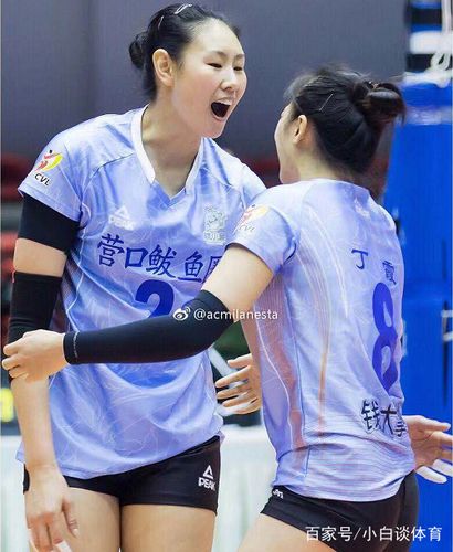 颜妮与丁霞,两人既是国家队好友,也是俱乐部的好友,姐妹情深!