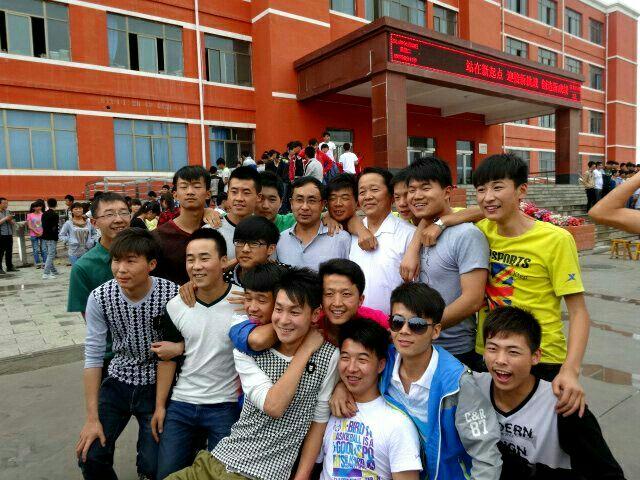 "痴心一片终不悔,只为桃李竞相开"――记武威第三中学