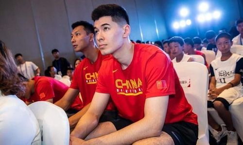 男篮史上谁最帅?杨鸣奶油小生,巩晓彬逍遥王,阿不都酷似吴彦祖