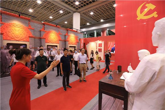 "红色课堂"热度不减 建党百年主题展览又引来大批观展