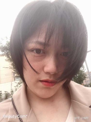 剪了很短的头发特别丑怎么办?