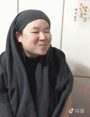 岳云鹏和撞脸妹子合影盘点那些明星失散多年的双胞胎兄弟姐妹