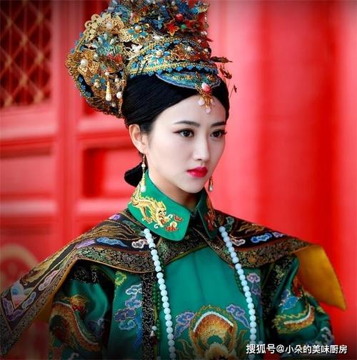 清朝皇后装扮:景甜美艳,孙俪霸气,秦岚温婉,都不敌她气场强大