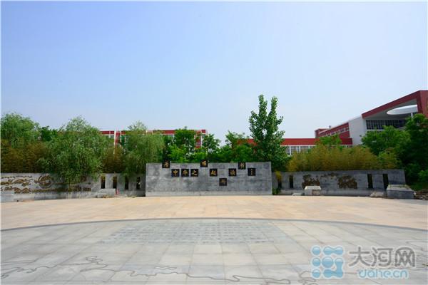 郑东新区外国语中学