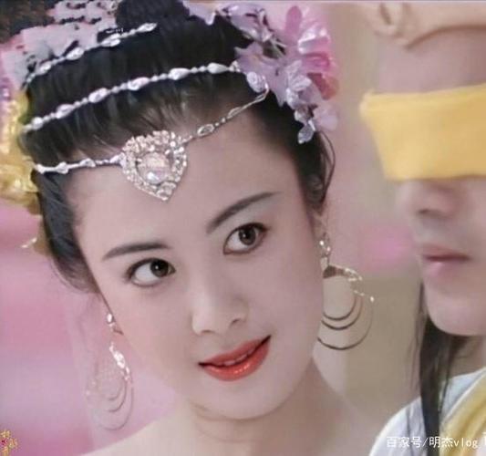 经典妲己扮演者傅艺伟回归,古装照尽显老态,网友不买账