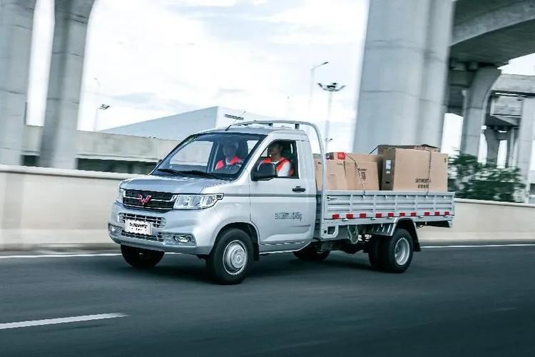 五菱货车版"长城炮"亮相,能装又能跑,皮卡也不香了
