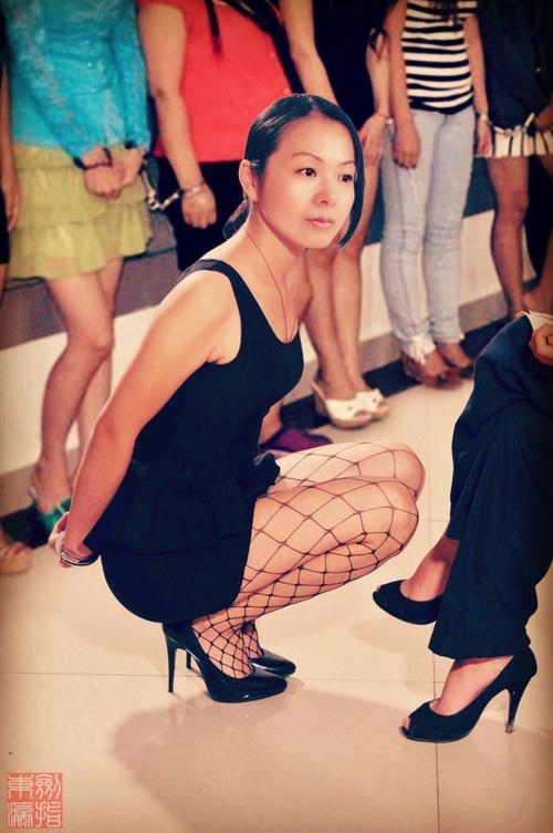 [转载]红颜女囚之---女毒枭罪有应得(法制警示教育模拟)