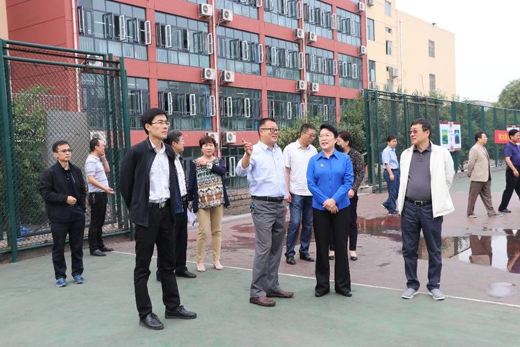 邯郸市人大常委会副主任侯华梅一行来复兴区调研基础教育工作