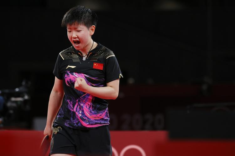 刘国梁亲自督战孙颖莎对阵伊藤美诚每个球都要拼