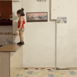 2岁倒立俯卧撑,5岁6块腹肌,被称"泰山"的小萌娃,战斗力逆天96万成年人