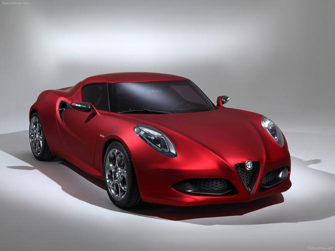 一切都经过意大利人 加工以及混合之后 就诞生了这台 alfa romeo 4c