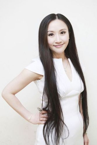 《非诚勿扰》最美女嘉宾李芊墨站累了 盘点李芊墨性感美艳私照/图
