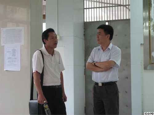 5月13日下午,昌江中学高三年级教师一行二十七人,在该校文校长