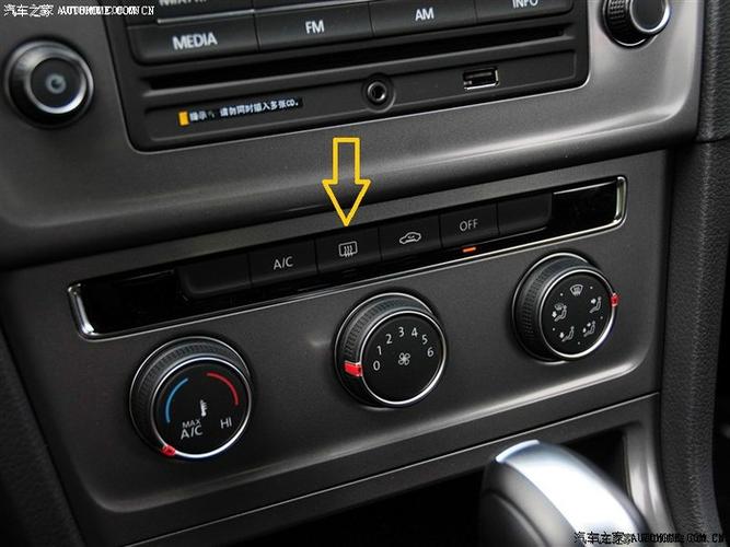 用后视镜加热那个按钮吗?