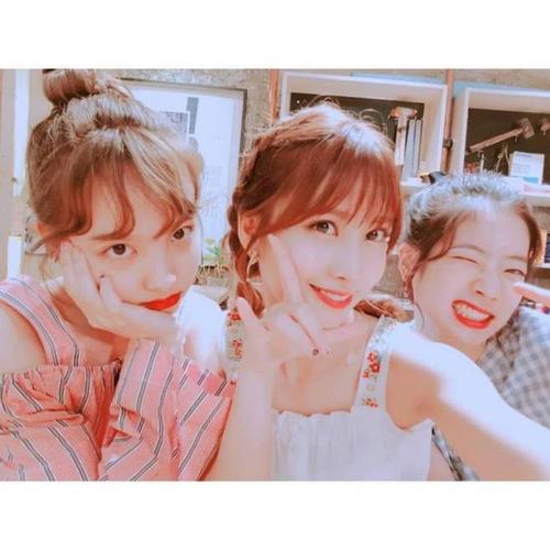 momo平井桃# #舞动浣熊momo# 170925 官方ins更新一则 美颜暴击翻译