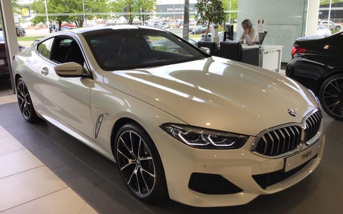 外观大气内饰豪华宝马轿车天花板搭30t宝马8系实拍曝光