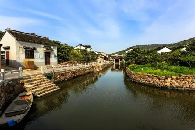 金村位于张家港妙桥镇东南三点五公里.