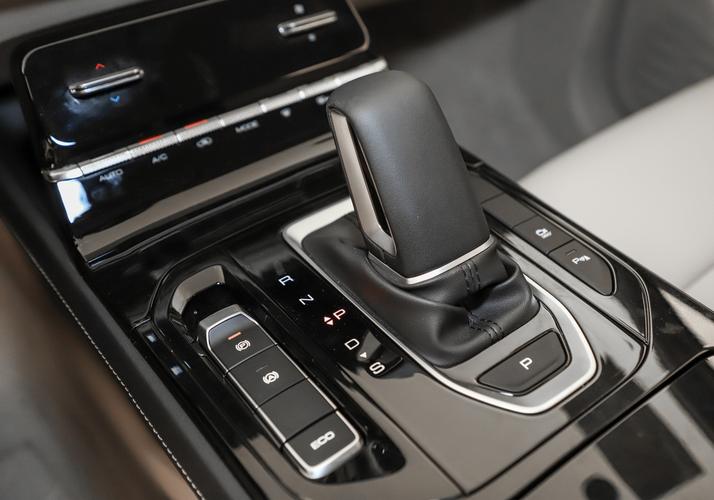 车长接近4米9,配8速自动挡,五菱凯捷终究成为了"爆款"