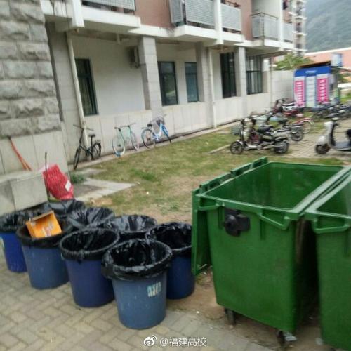 华南女院宿舍垃圾桶分布不合理 影响卫生环境