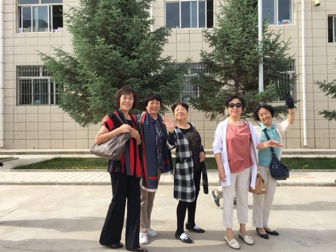 武威二中初六九届,高七一届,及民兵排同学相聚在2018