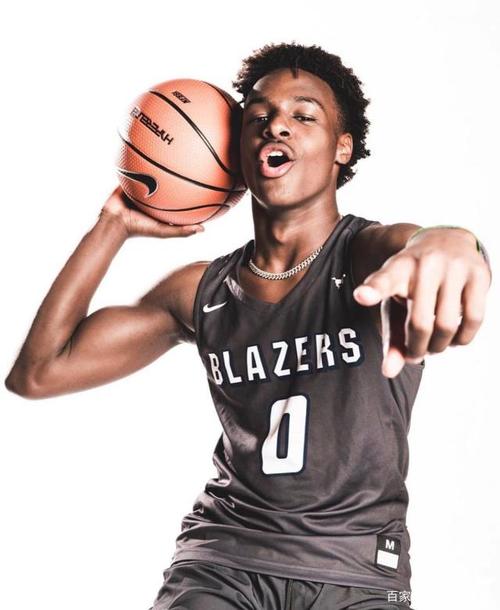 勒布朗-詹姆斯晒出大儿子定妆照,称布朗尼为"王位继承