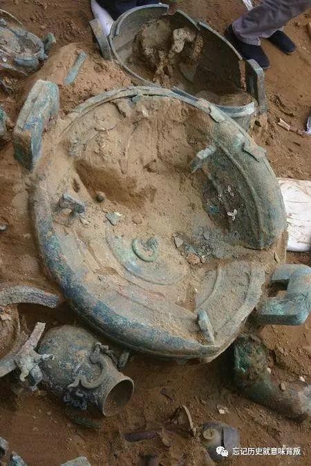 河南发现天下第一"凶墓",80个盗墓贼惨死里面,文物却