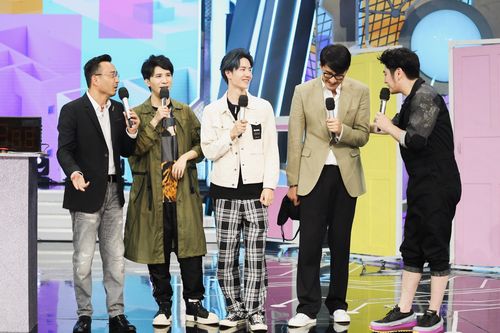 官博更博:#王一博# · #天天向上王一博