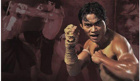 他就是拳霸的主演者托尼贾,只要看过他拍的电影都知道,他的电影那才