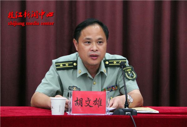  p>胡文雄,男,汉族,1970年8月出生,湖北蕲春人,大学文化程度,1990年3