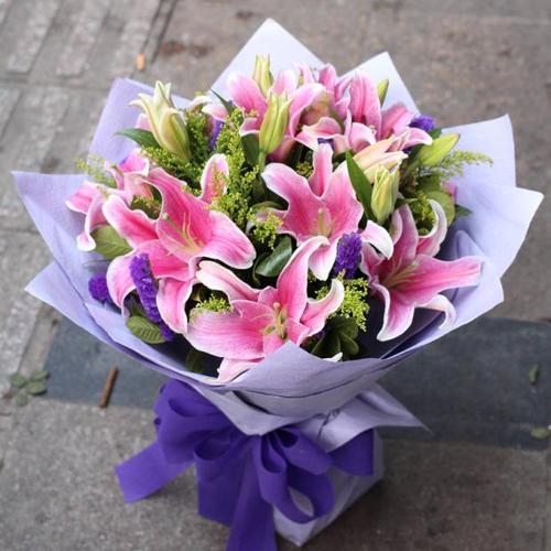 18朵香水百合鲜花预定速递武汉花送花同城速递送老婆朋友同事生日(图