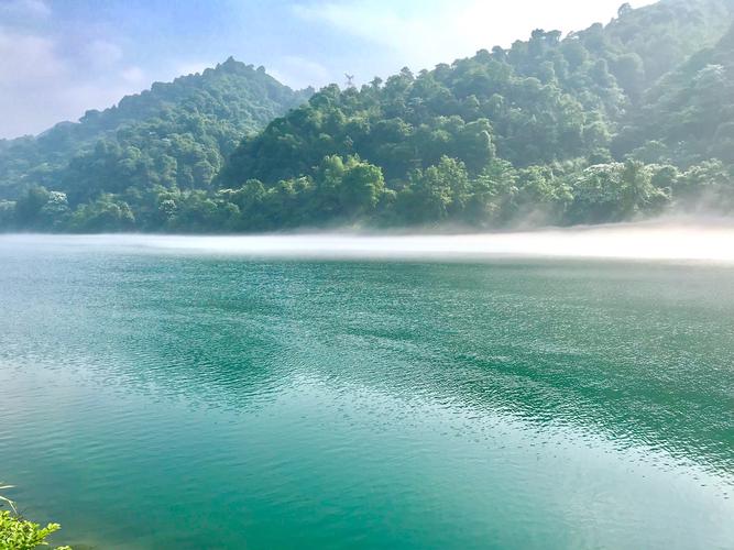 第四站雾漫小东江,美的让人心醉,碧绿的水上飘着雾,让人坠入仙境.