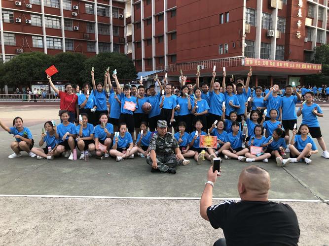 "展少年英姿,显青春风采"--湘钢二中498班广播操比赛剪影
