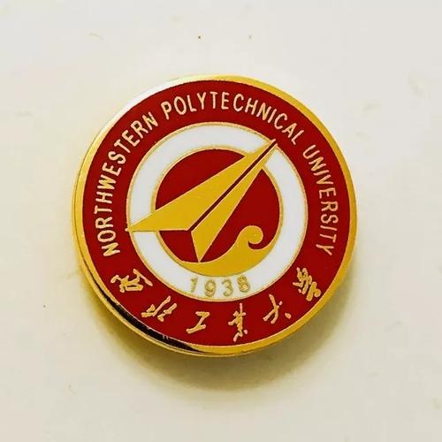 校徽南丫岛是香港著名离岛之一,植被茂密,空气清新,风景宜人.