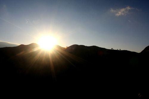 让初生太阳的第一缕阳光洒在脸上也是一种幸福