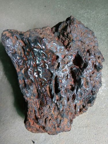 铁矿原石表面和内部有可能是两种完全不同的颜色吗?哪