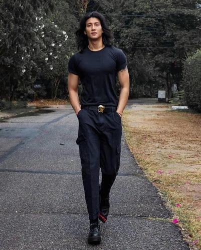 走红全网的缅甸男模,高颜值撞脸金城武,"海王"身材让