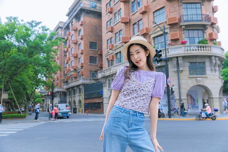 美女出游武康路街拍