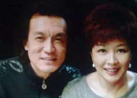 李咏妻子哈文坚决不改嫁定期给婆婆打钱我永远都是李家人