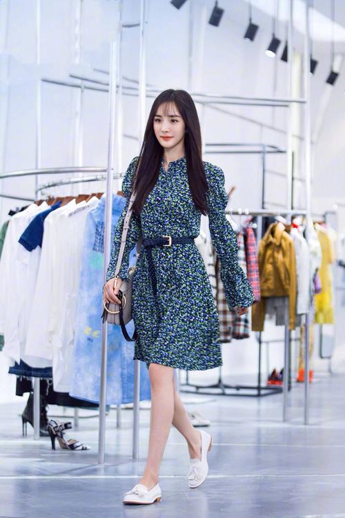 杨幂的穿搭,简直就是女生穿搭的范本.清新风