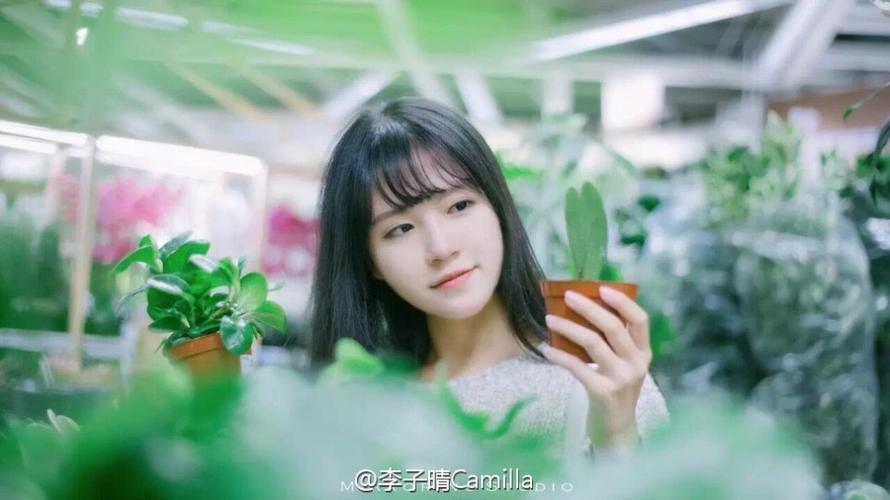 华师大校花晒清新写真 被赞清纯胜过奶茶妹妹