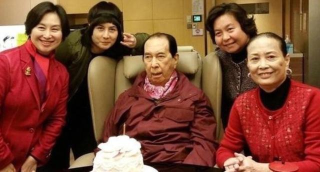 原配妻子黎婉华,助何鸿燊度过落魄期,自己却命途多舛