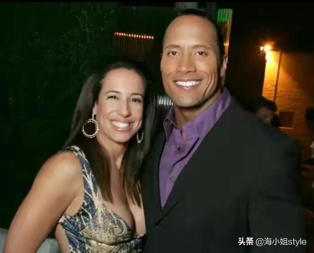 巨石强森老婆(好莱坞影星巨石强森的专一情史)
