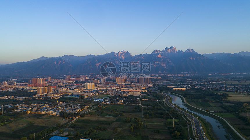 华山脚下的华阴市