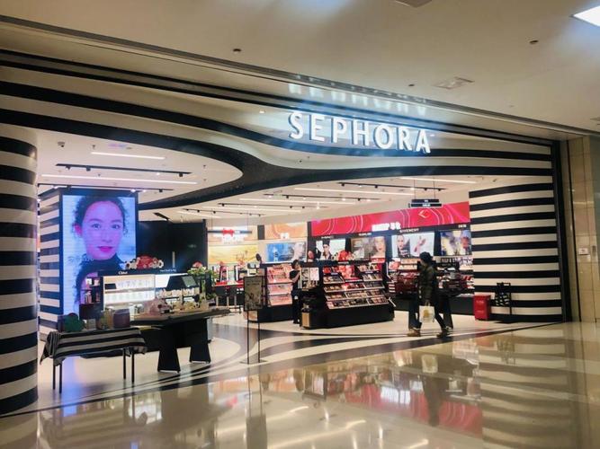 位于万象城b1入口处sephora丝芙兰门店/李从容摄
