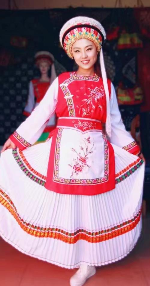 《白族姑娘服饰》