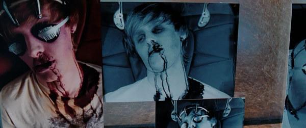 七窍流血,暴毙而亡