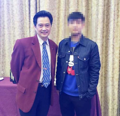 还记得"杨乃武"孙启新吗?年过花甲依然帅气,女儿长得很美