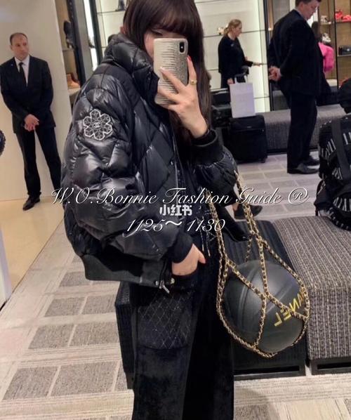 chanel山茶花羽绒服_山茶花_羽绒服_香奈儿怎么样_包包不重样_时尚_穿
